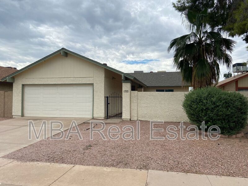 Primary Photo - 1923 W Javelina Ave