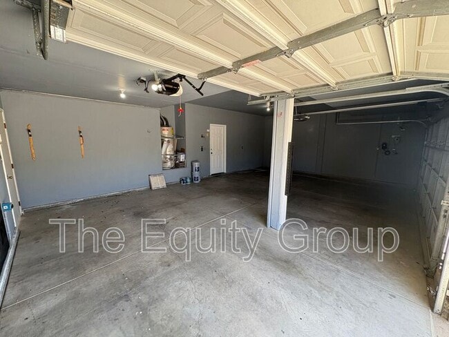 Building Photo - 938 W Encore Dr