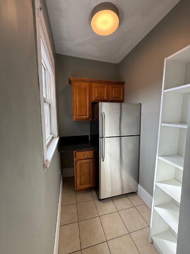 Foto del edificio - Available NOW! Spacious & Modern 2 Bedroom unit ready for move in!