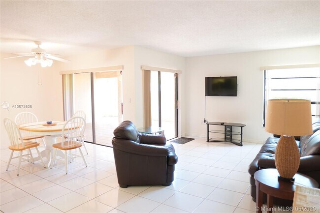 Building Photo - 9135 SW 125th Ave