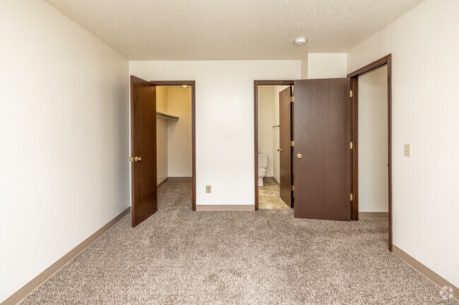 2BR, 1.5BA - 980 SF - Regency Woods