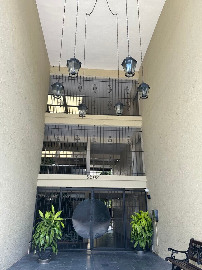 Foto del edificio - 2302 S Manhattan Ave