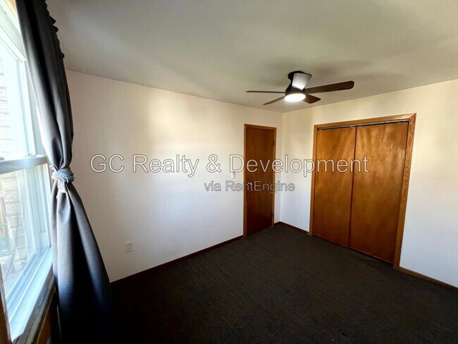 Building Photo - 4447 N Melvina Ave