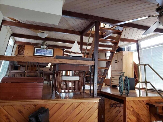 Foto del edificio - 163-45 Cross Bay Blvd