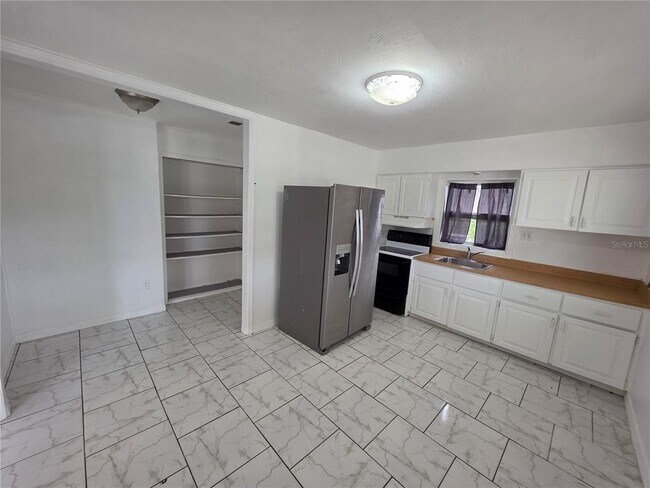 Building Photo - 207 Hibiscus St