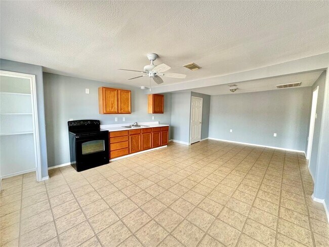 Foto del edificio - 6203 Heards Ln