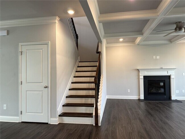 Foto del edificio - 4671 Silver Oak Dr