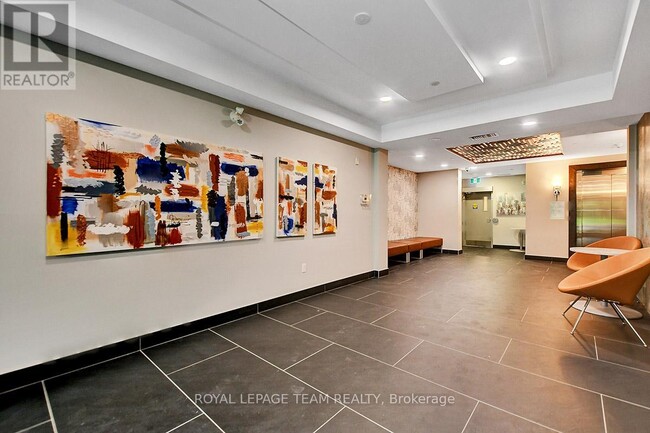 Building Photo - 615-615 Longfields Dr