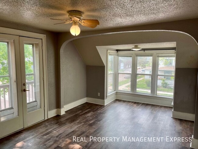 Foto del edificio - 425-427 S Prairie Ave-425