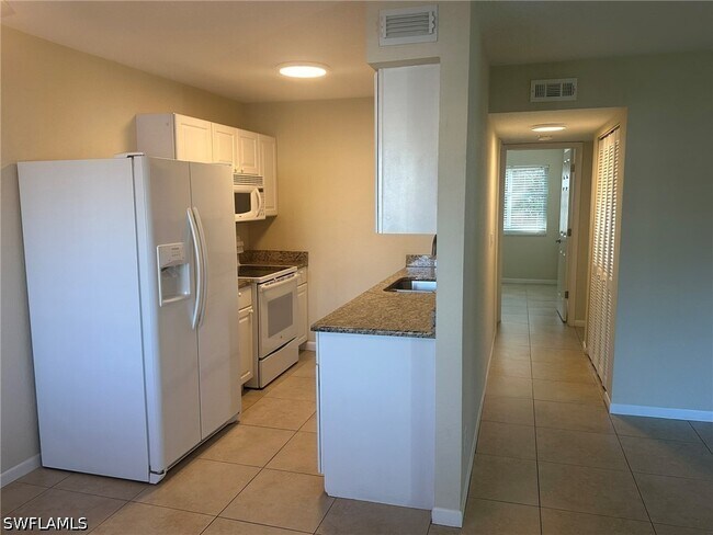 Foto del edificio - 4621 Bayshore Dr