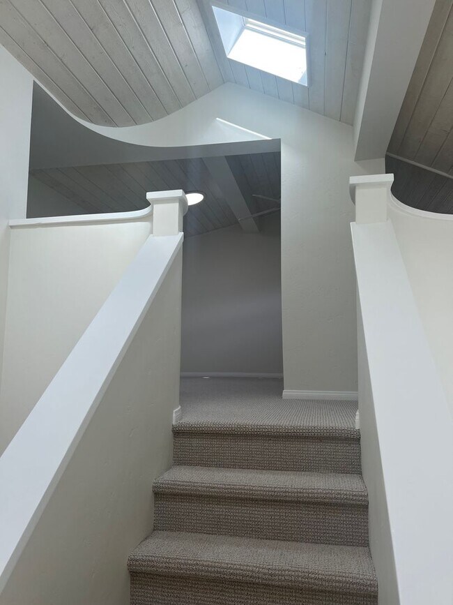 Building Photo - Spectacular Townhome for Rent in La Mesa – Walk to Lake Murray!
