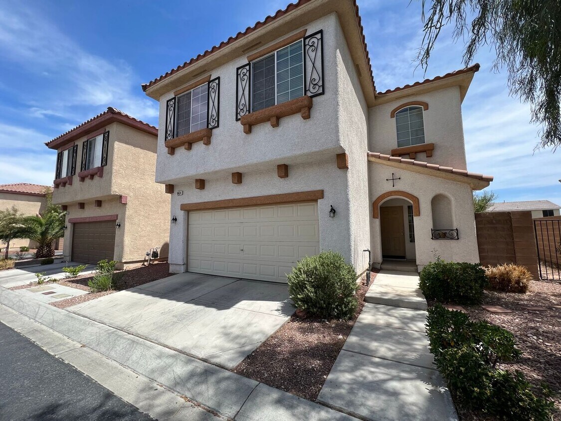 Primary Photo - SPACIOUS, NEWER 3 BEDROOM HOME IN SOUTHWEST