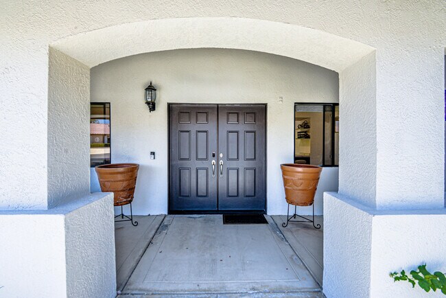 Foto del edificio - 74830 Waring Ct