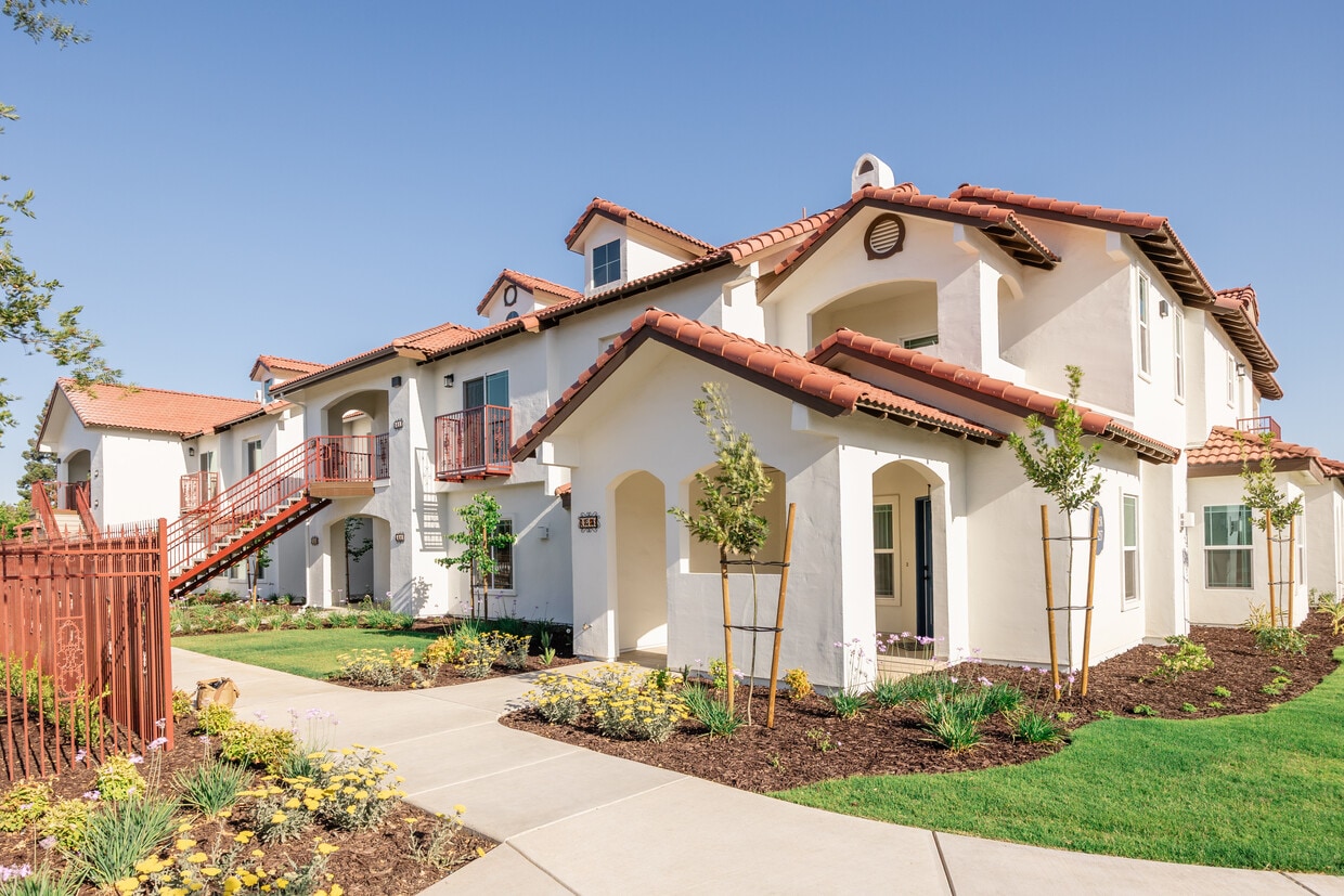 Primary Photo - The Villas at Ellis Manor
