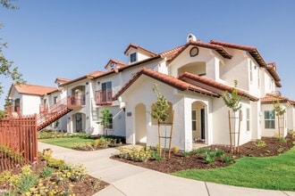 Building Photo - The Villas at Ellis Manor