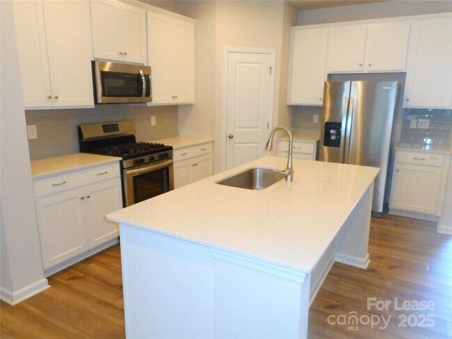 Foto del edificio - 12715 Wandering Brook Dr