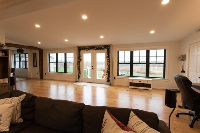 Foto del edificio - 81 Wilder Rd