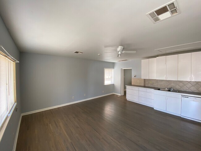 Foto del edificio - 2112 E 15th St