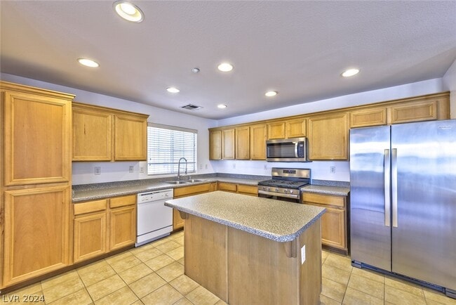 Building Photo - 8921 James Carl Ct