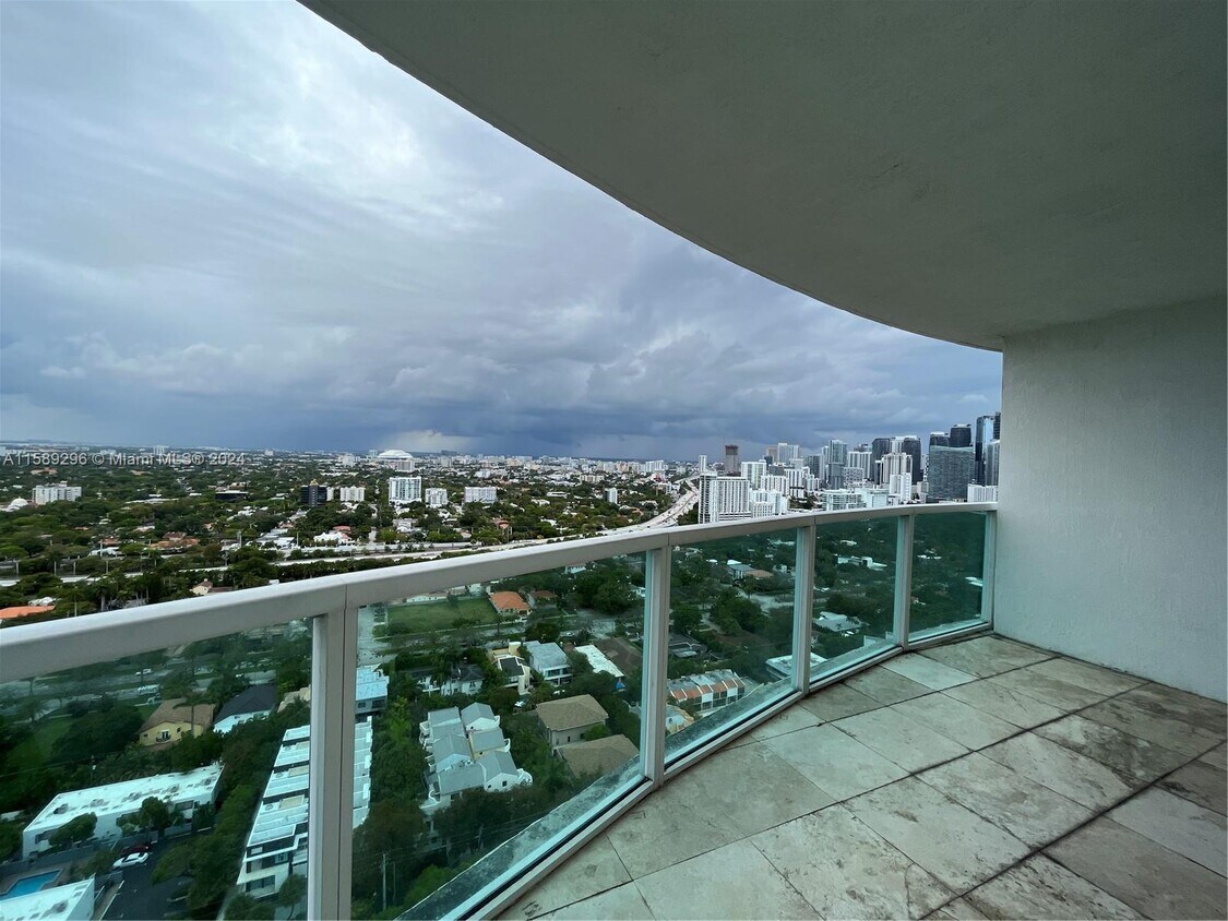 Primary Photo - 2101 Brickell Ave