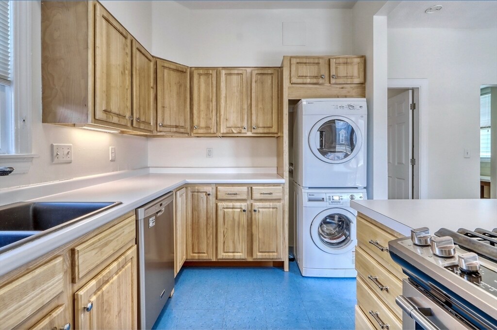 Primary Photo - 14 Holton St