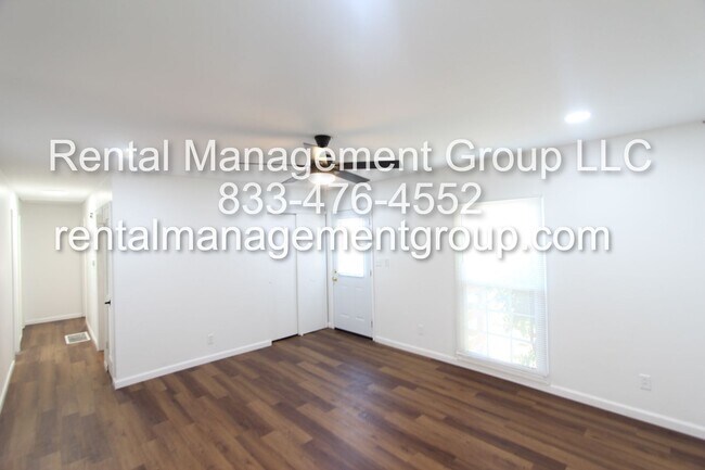 Foto del edificio - Awesome Remodel on this 3 Bedroom 2 Bath Home!  Better Hurry To See This One!!