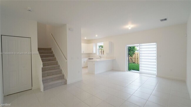 Foto del edificio - 3 br, 2.5 bath Townhome - 4663 NW 118th Ave