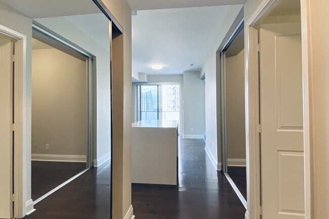 Building Photo - 1080 Bay St.