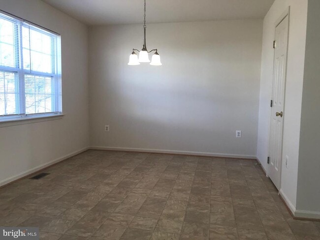 Foto del edificio - 201 Merrill Ct