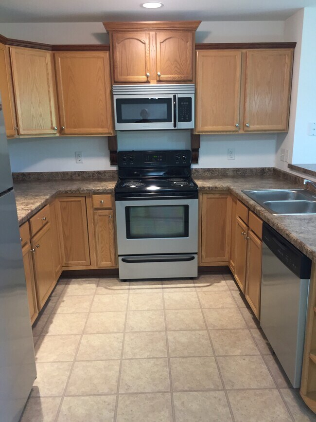 2778 Hidden Dr Unit 2778, Saint Francis, WI 53235 Condo for Rent in