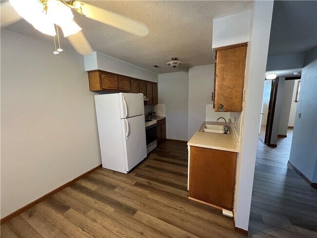 Foto del edificio - 779 S Main St