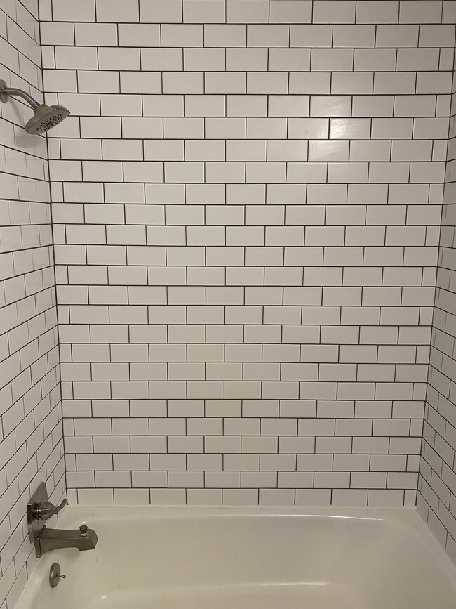 Fully renovated bathroom - 4425 Westlawn Dr