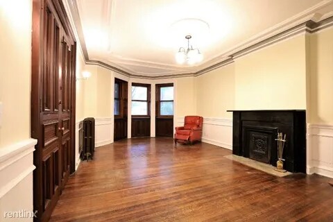 Building Photo - 1537 W Adams St