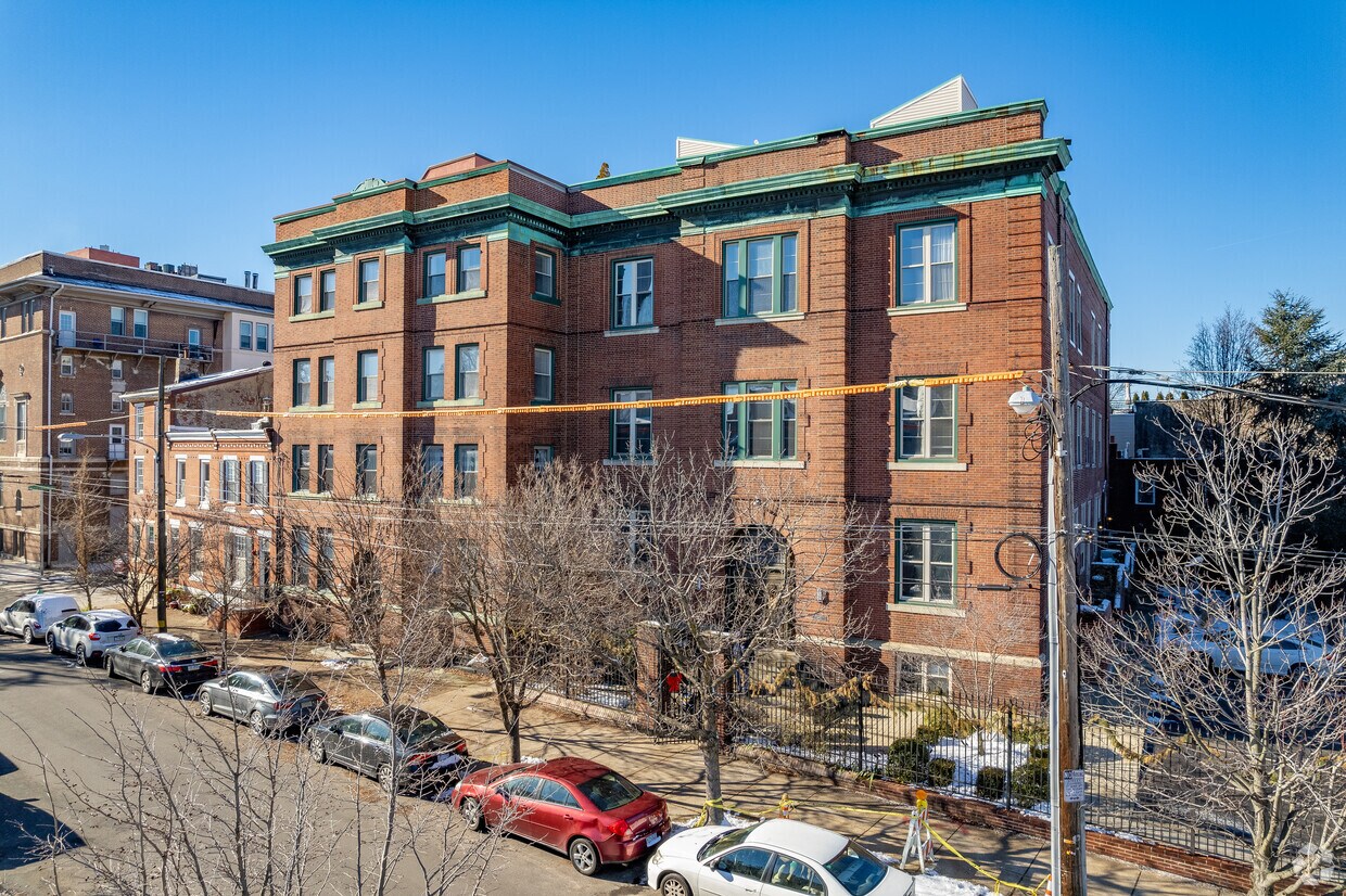 Primary Photo - 900-916 E Moyamensing Ave