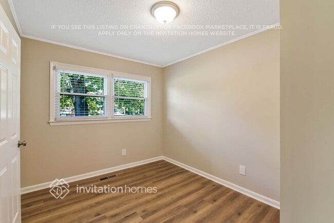 Building Photo - 1824 Hollandale Dr