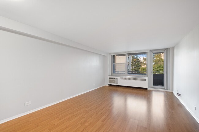 Foto del edificio - 555 W Cornelia Ave