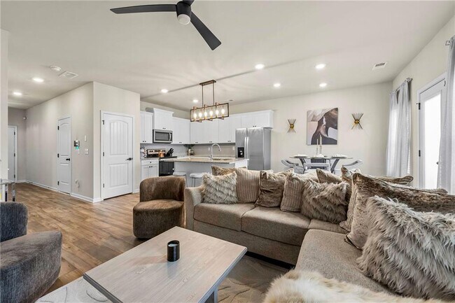 Building Photo - 7098 Chara Ln