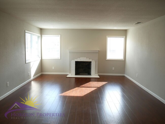 Foto del edificio - Remodeled 3 Bed 2 Bath 1,473 sqft home in ...