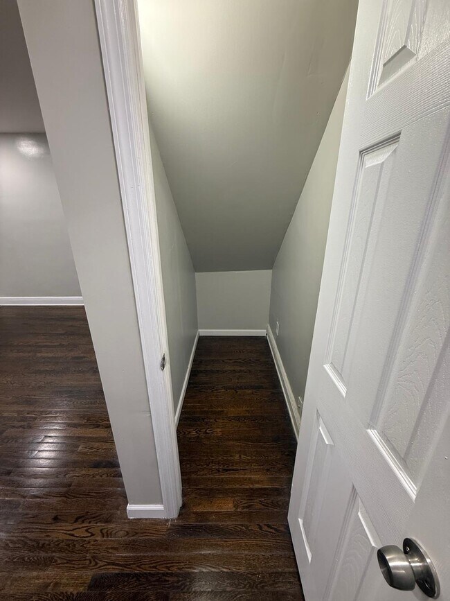 Building Photo - 1720 Burnet Ave