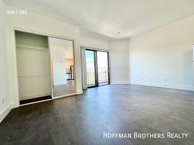 Building Photo - 8813 Burton Way