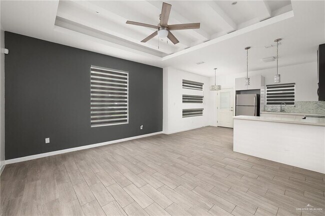 Foto del edificio - 907 W Carmel Ave