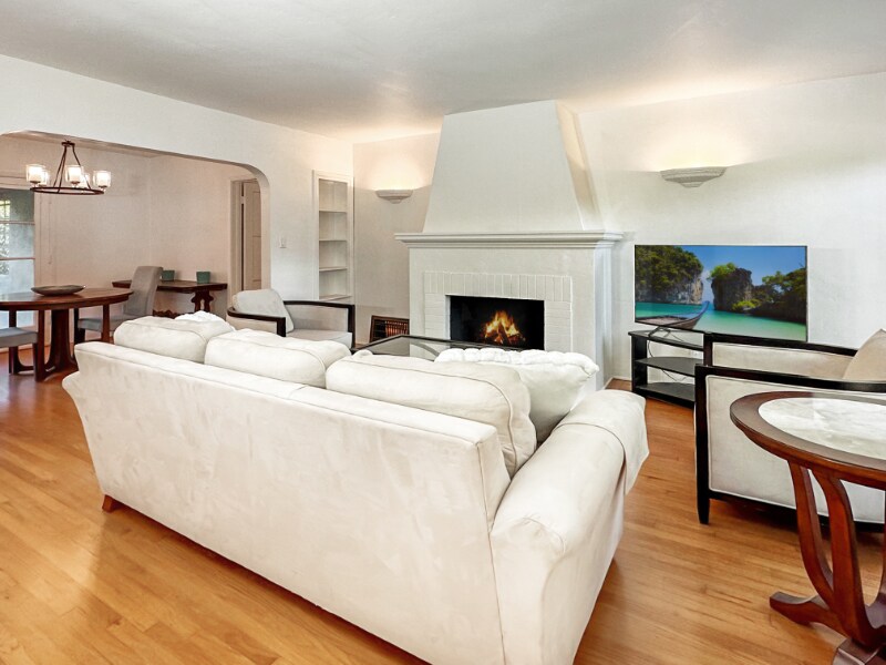 Primary Photo - 2 Eucalyptus Ln
