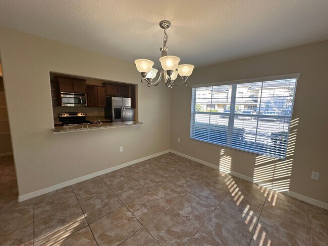 Building Photo - Spacious 2 story Townhome