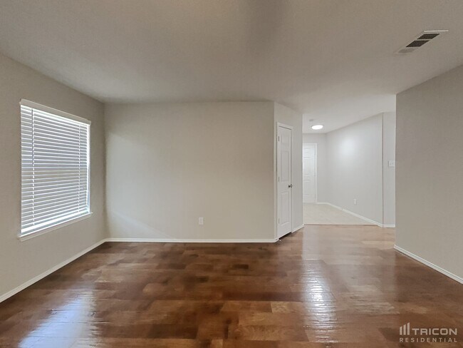 Building Photo - 429 Sandy Creek Dr