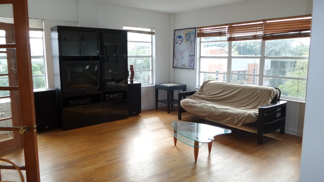 living room. partially furnished - 1200 Euclid Ave