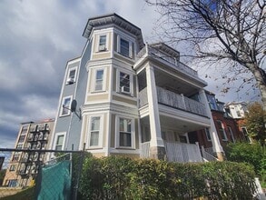 Building Photo - 247 Boston St