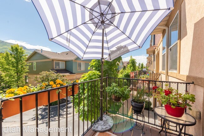 Building Photo - 2 br, 2.5 bath House - 820 North Shepard C...