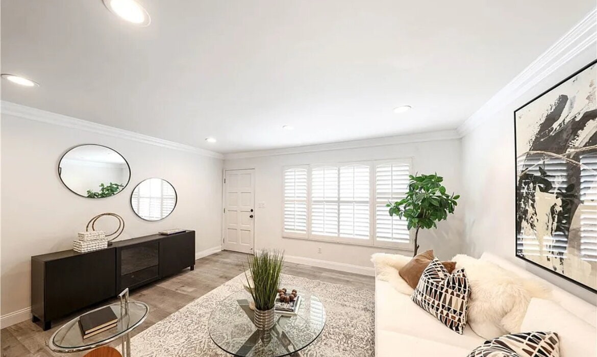 Primary Photo - "Chic 1-Bed Santa Monica Retreat: Hardwood...
