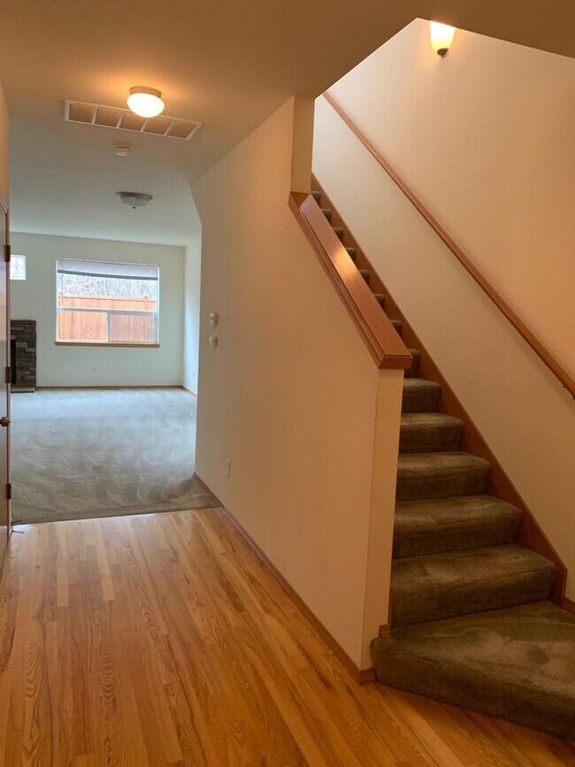 Foto del edificio - Beautiful 3-bd, 2.5-bath house The Ridge in Kent.