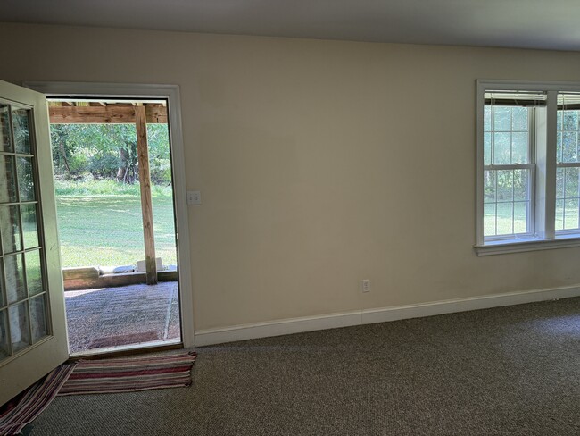 Building Photo - 2515 Huntington Rd